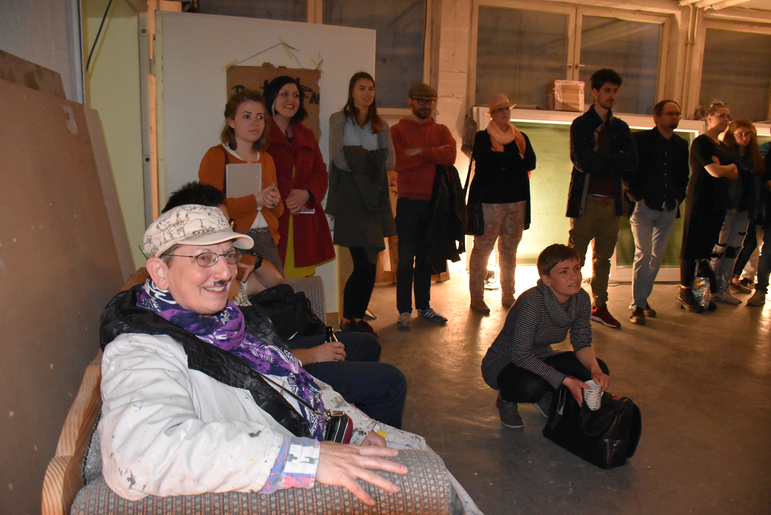 Foto von Brigitte Mair-Wellner_Bunte Demokratie-Eröffnung in der Galerie LUXESE_ LMU-Studierende, Gäste )